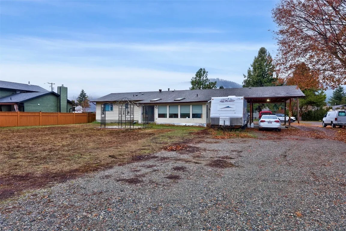 Exterior photo 9