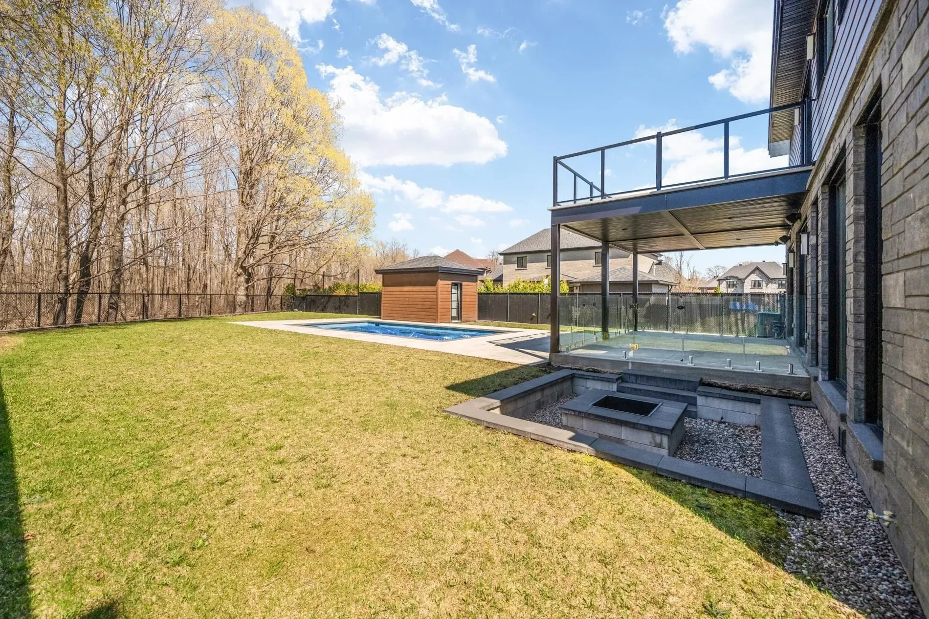Exterior photo 8