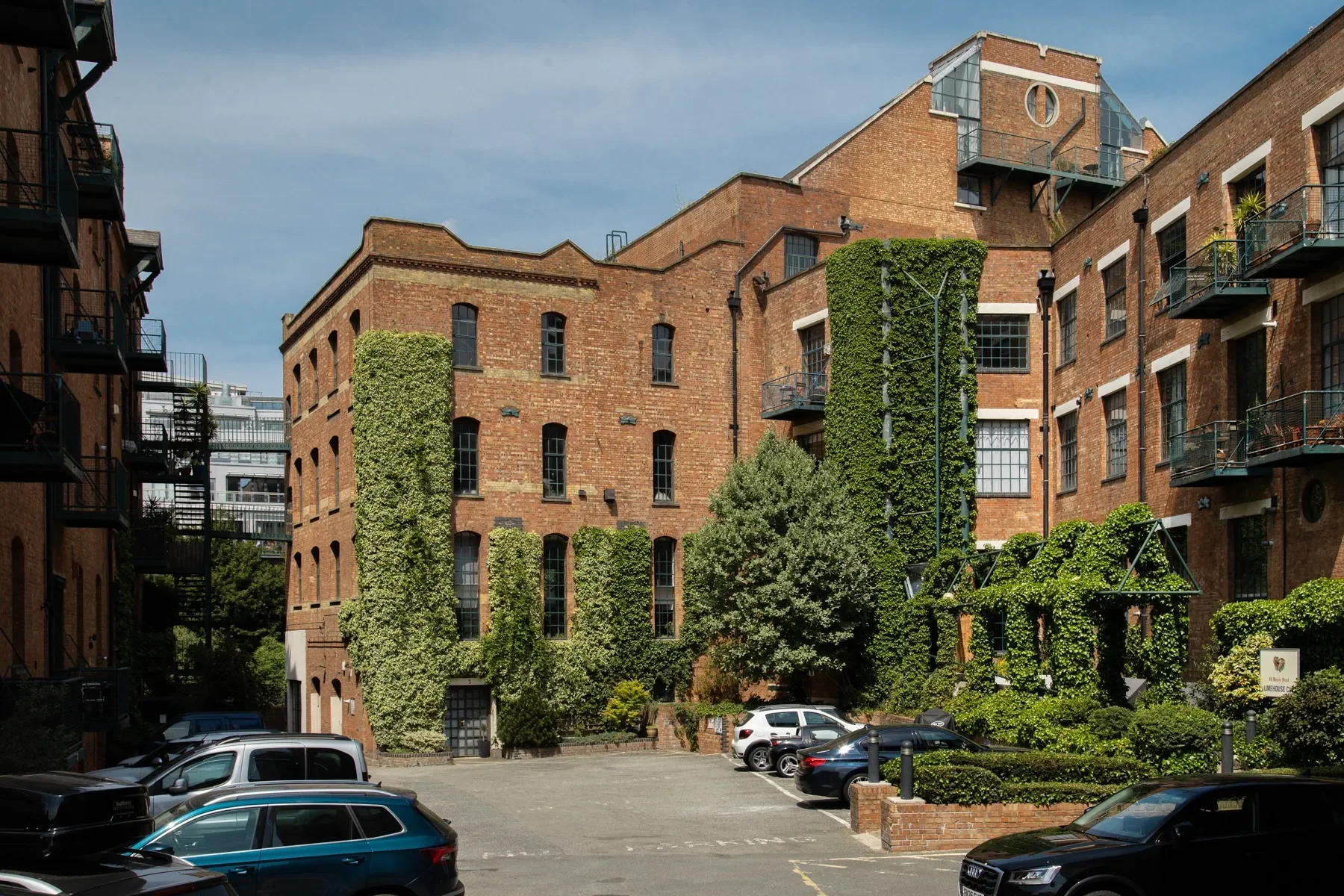 Exterior photo 3