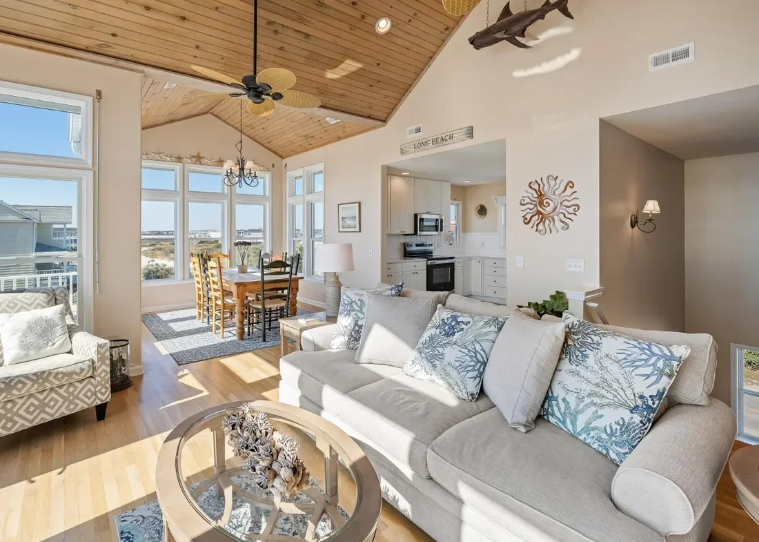 6901 W Beach Drive, Oak Island, North Carolina, United States. - Photo 11