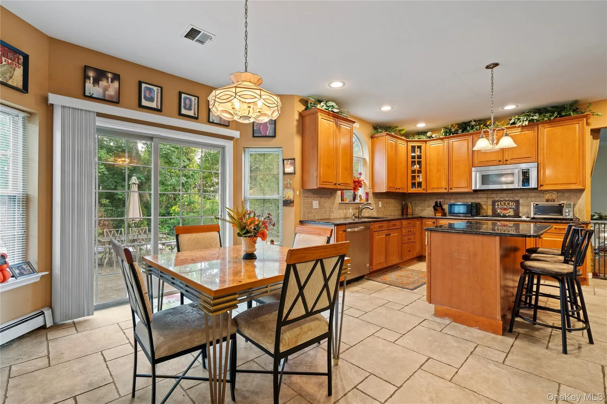 22 Southview Circle, Lake Grove, New York, United States. - Photo 14