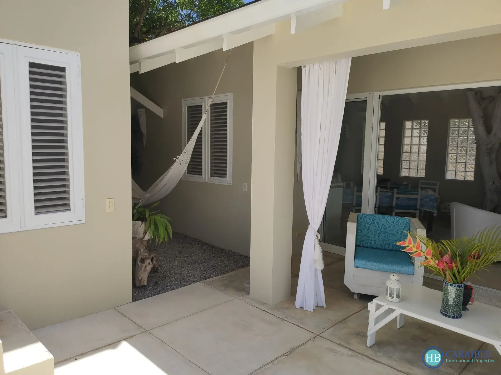 Exterior photo 8