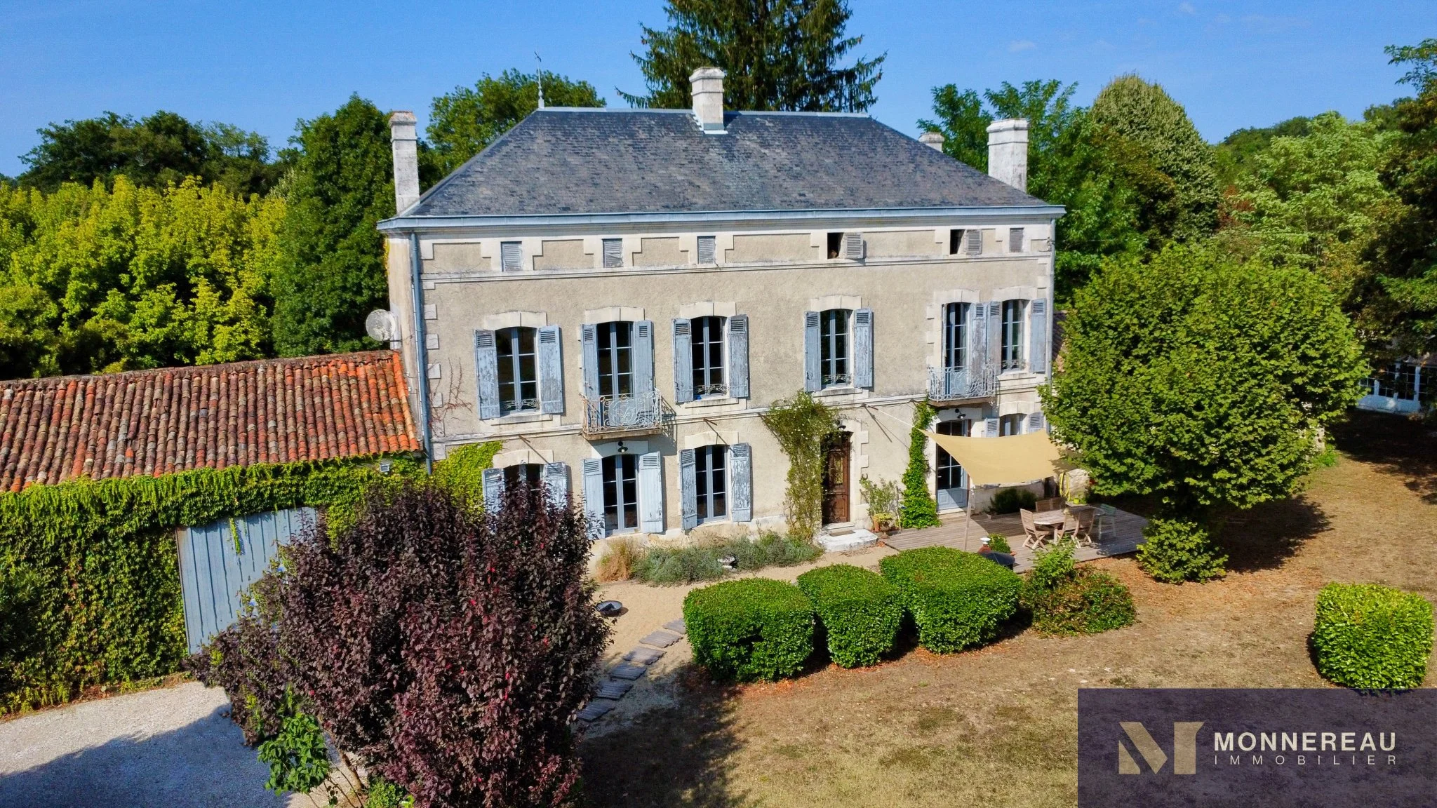 Exterior photo 8
