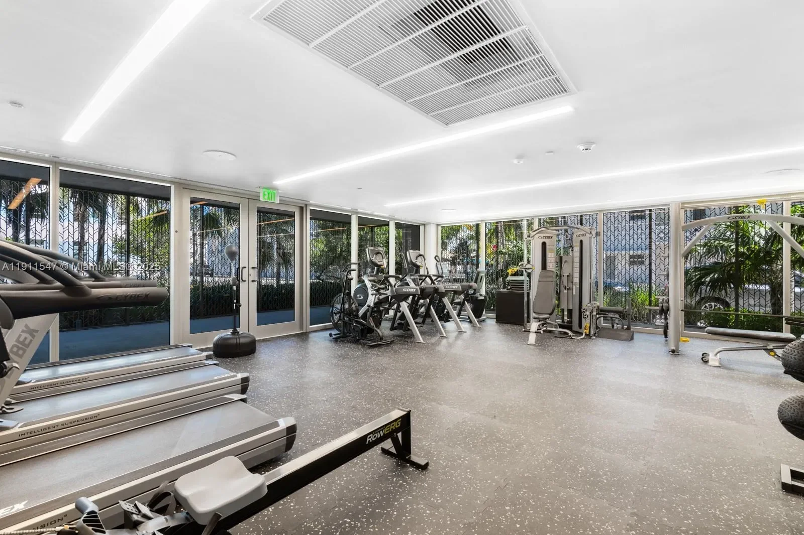 300 Collins Ave PH3, Miami Beach, Florida, United States. - Photo 43