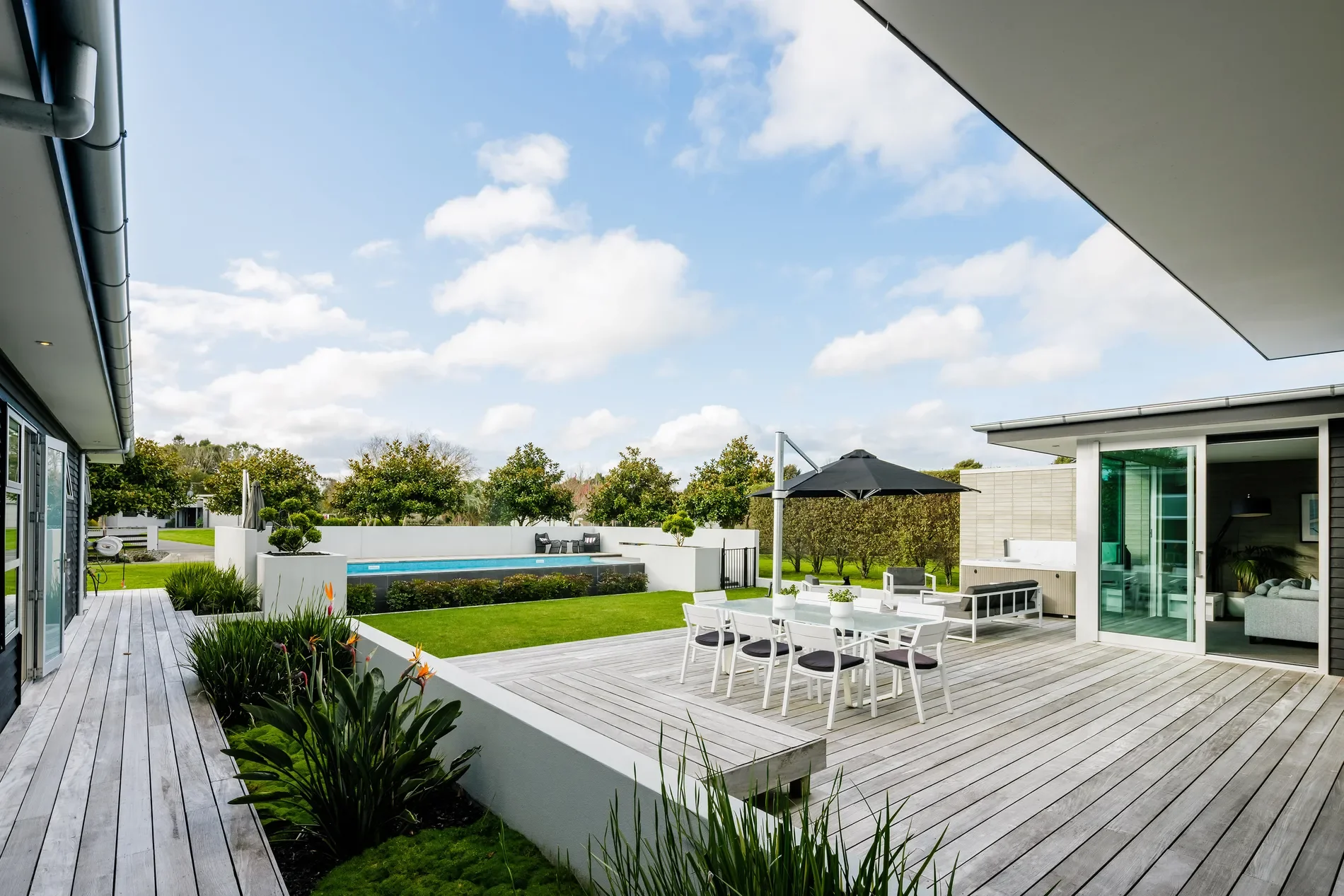 Exterior photo 6