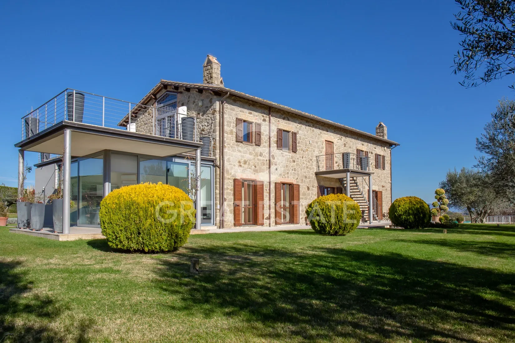 Exterior photo 4