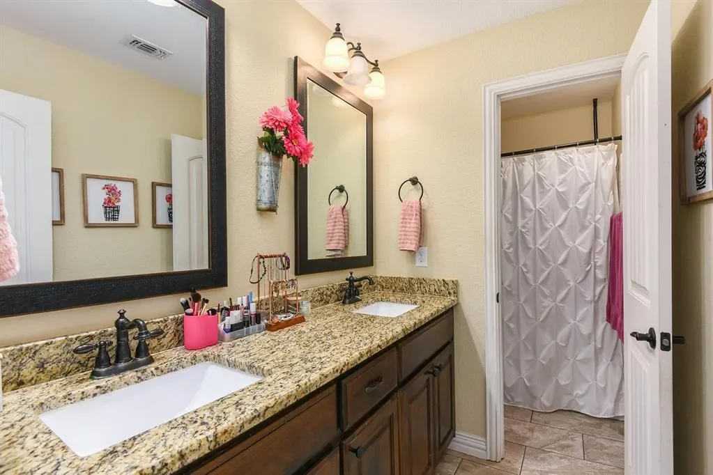 203 Saddle Ridge Court, Springtown, Texas, United States. - Photo 21