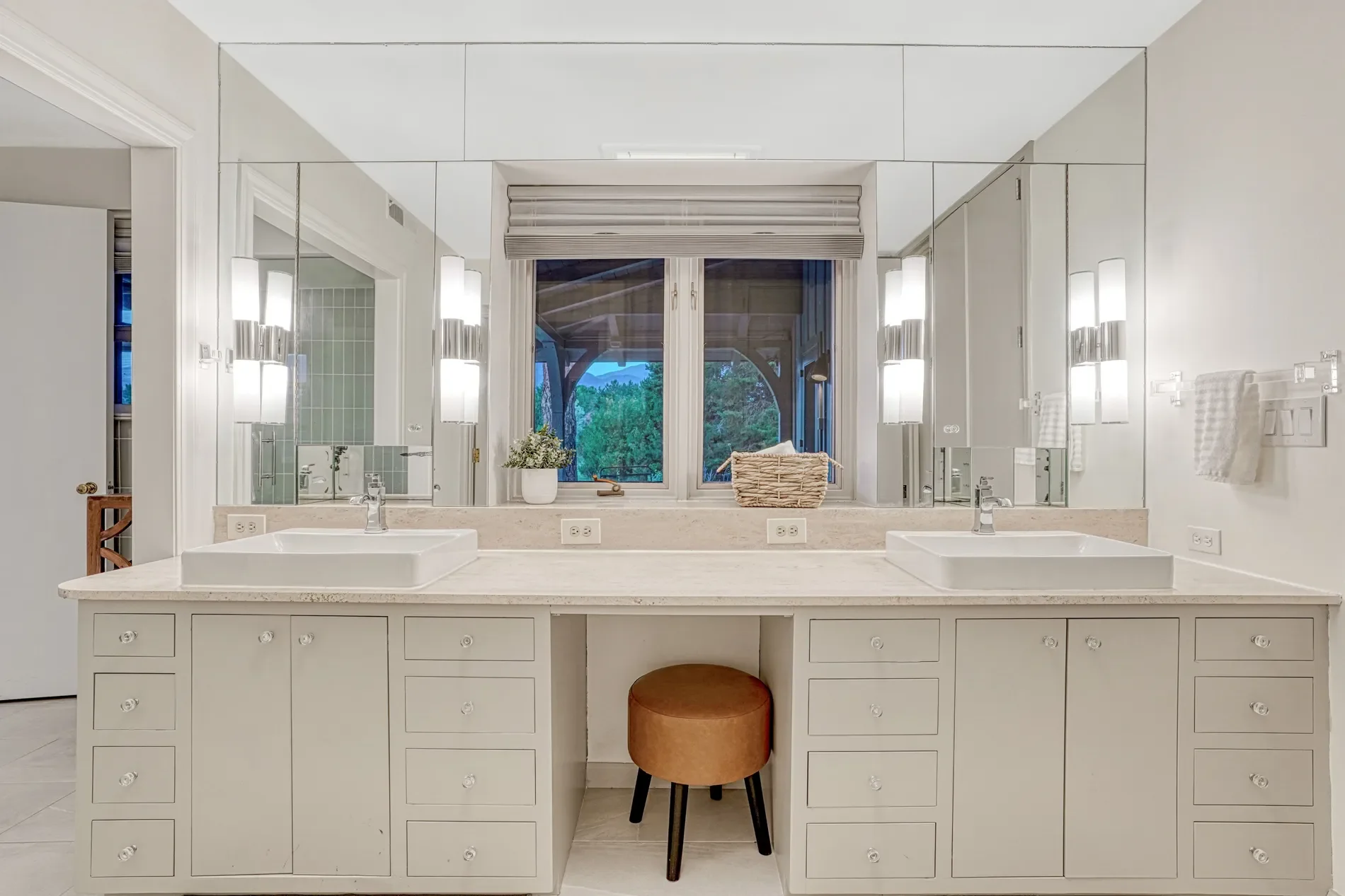 3440 Hill Circle , Colorado Springs, CO 80904, Colorado Springs, Colorado, United States. - Photo 14