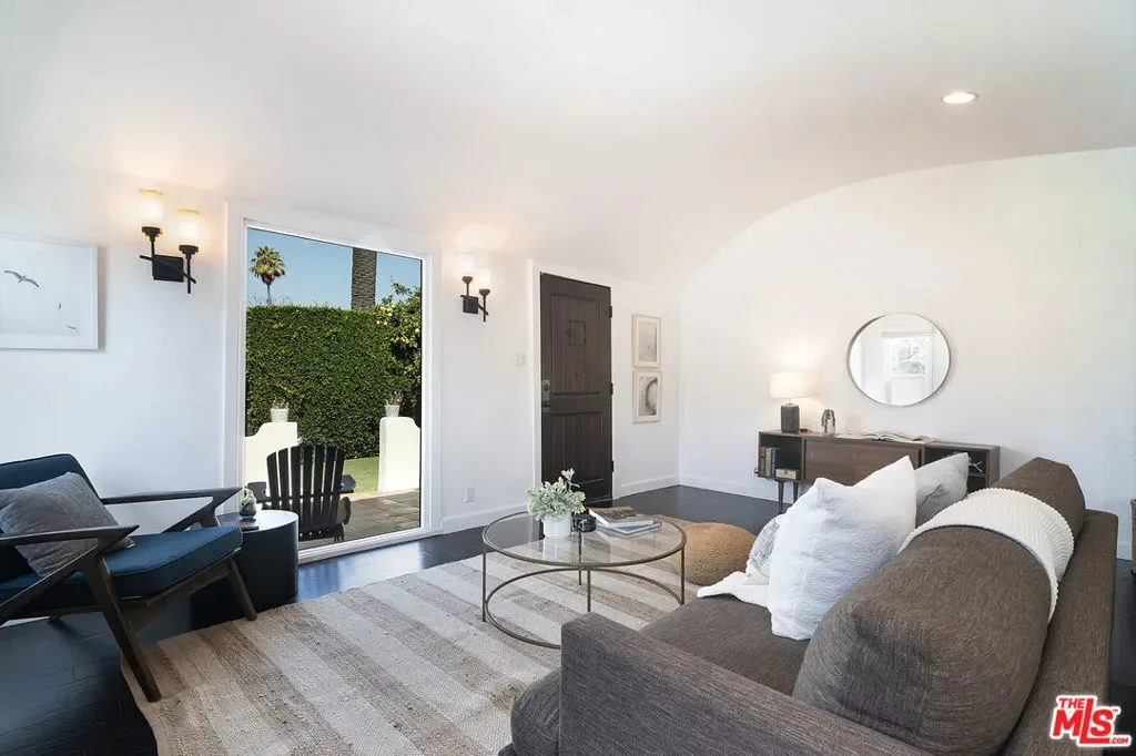502 N Crescent Heights Boulevard, West Hollywood, California, United States. - Photo 17