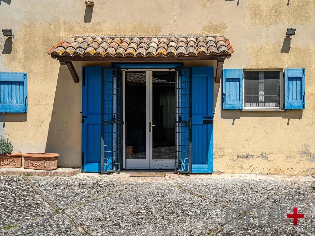 Exterior photo 7