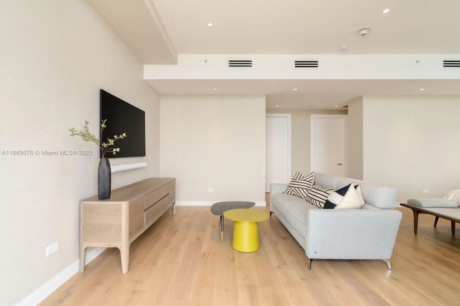 18501 Collins Ave, Golden Beach, Florida, United States. - Photo 35