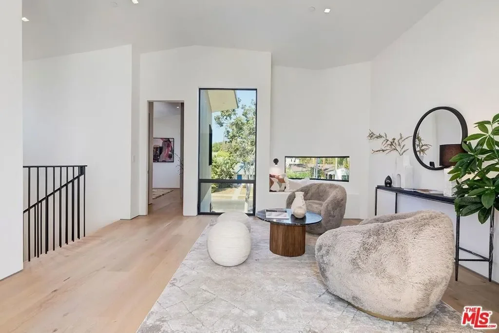 2831 Malcolm Avenue, Los Angeles, California, United States. - Photo 1
