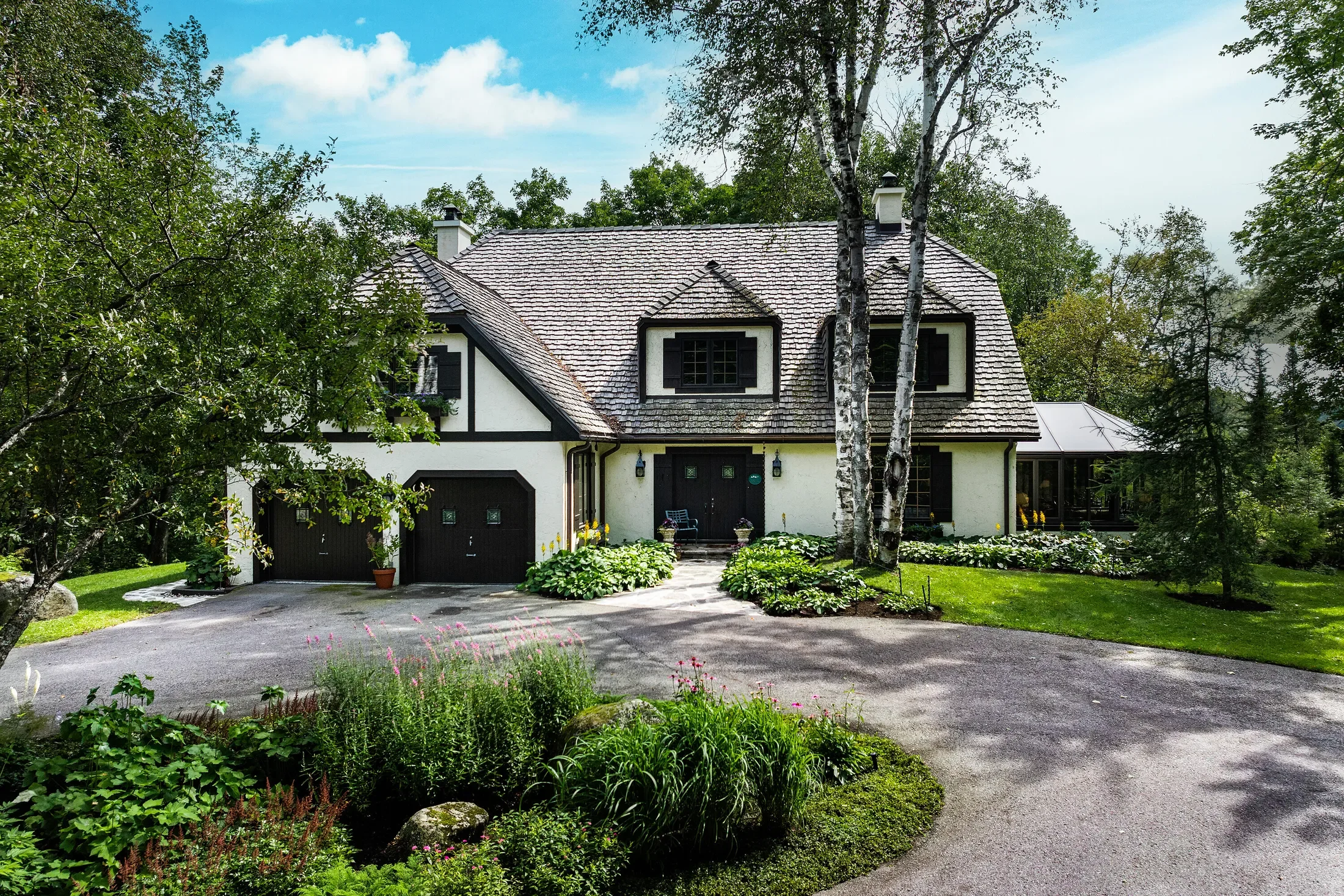 Exterior photo 2