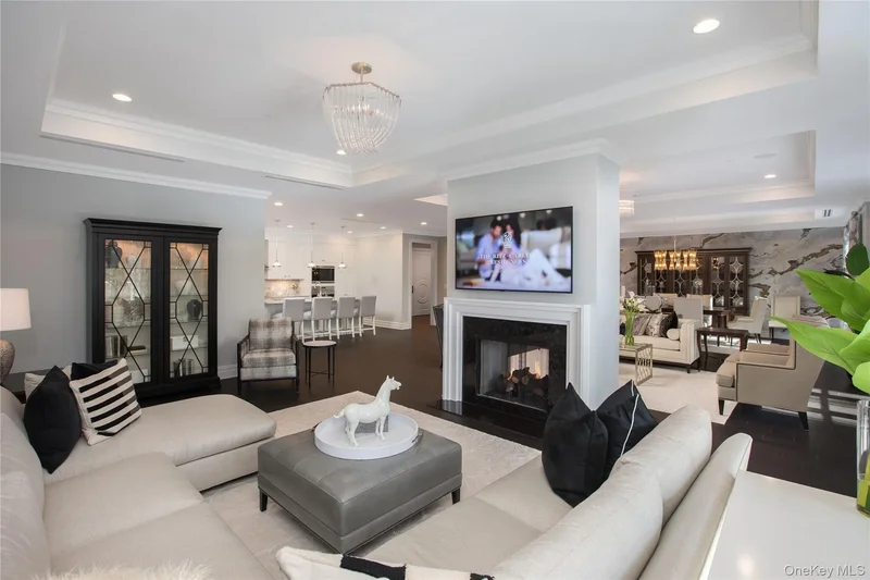 3000 Royal Court, Manhasset, New York, United States. - Photo 12