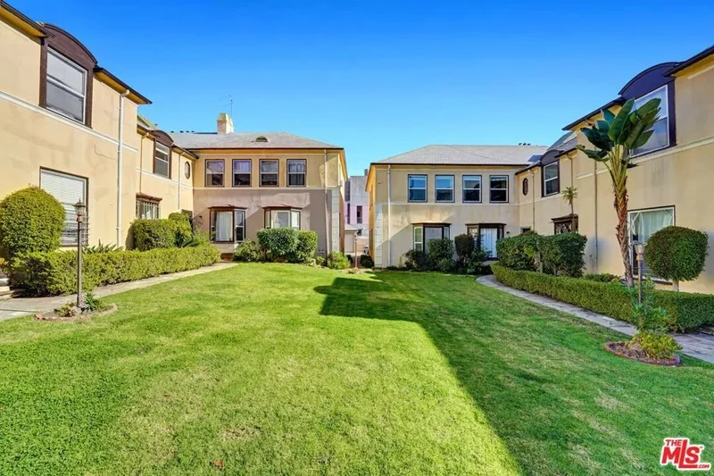 1852 -62 N Edgemont Street, Los Angeles, California, United States. - Photo 15