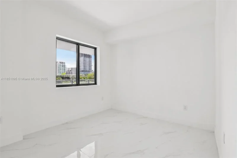 700 NE 24th St 806, Miami, Florida, United States. - Photo 19