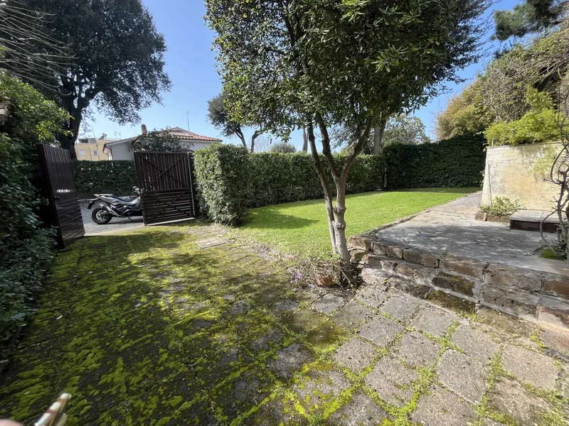 Viale Nettuno, Fregenae, Lazio, Italy. - Photo 60