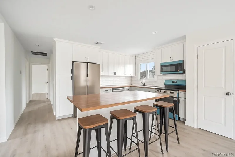 1269 Dekoven Street, Rockville Centre, New York, United States. - Photo 2