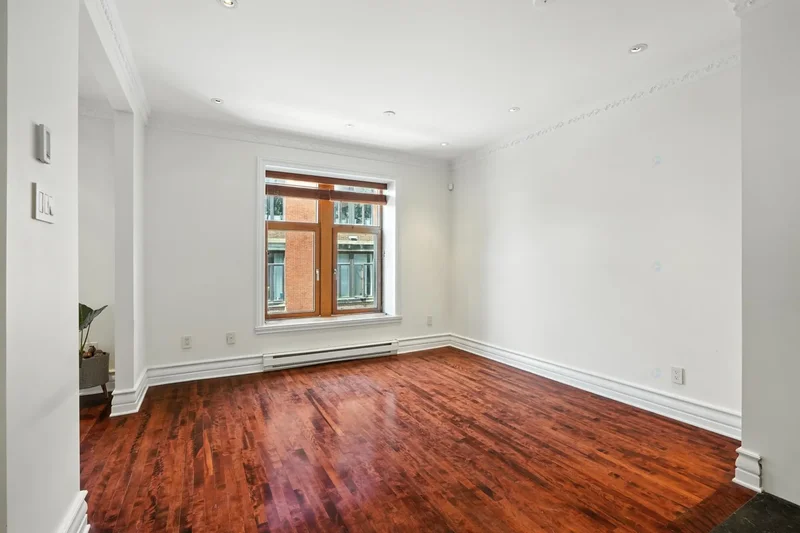 424 Rue du Champ-de-Mars, Montréal, Quebec, Canada. - Photo 12