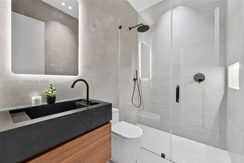 830 Oriole Ave, Miami Springs, Florida, United States. - Photo 26