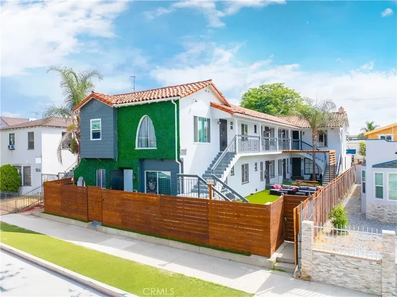 1924 Cedar Avenue, Signal Hill, California, United States. - Photo 2