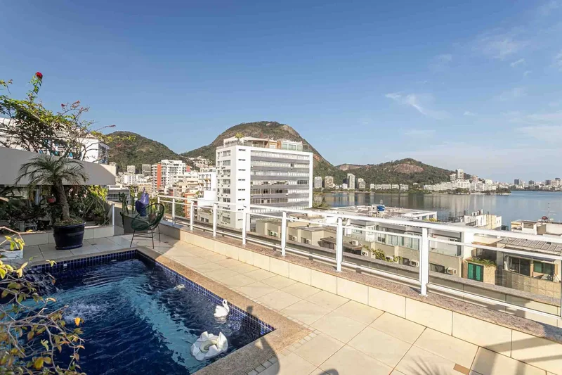 Linear Penthouse With Panoramic Views