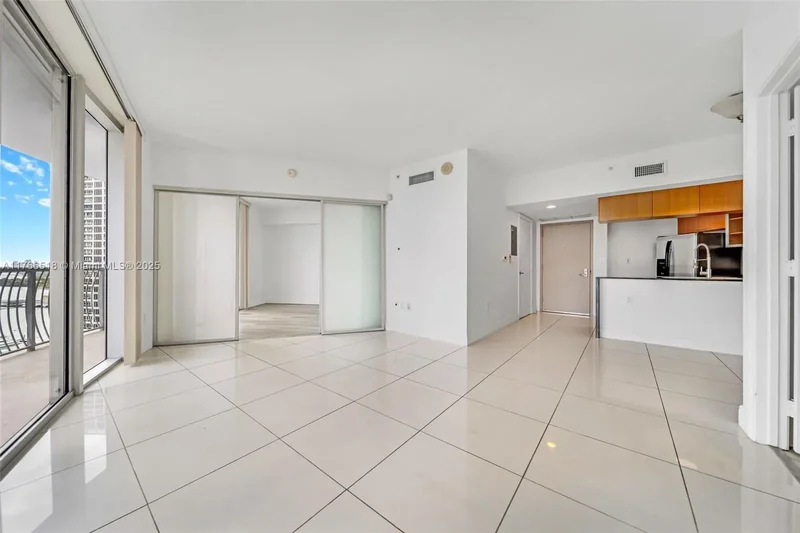 1750 N Bayshore Dr, Miami, FL 33132, Miami, Florida, United States. - Photo 2