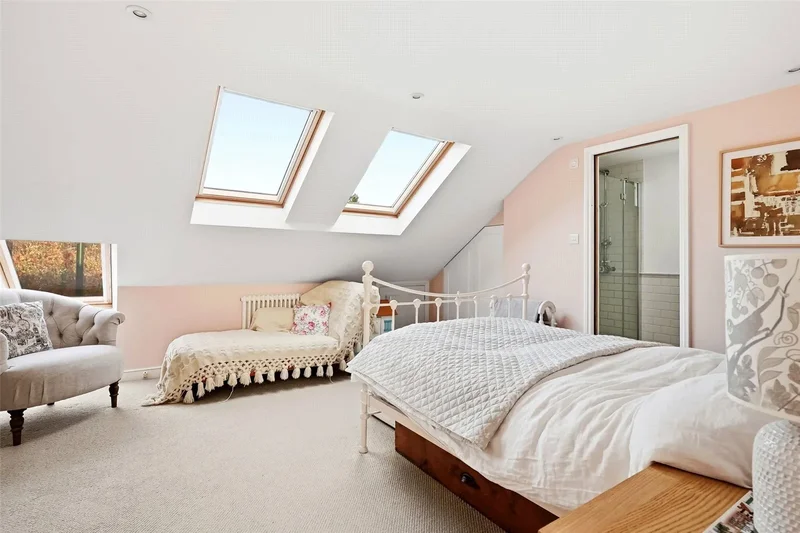 Kingston Road, Teddington, Teddington, England, United Kingdom. - Photo 15