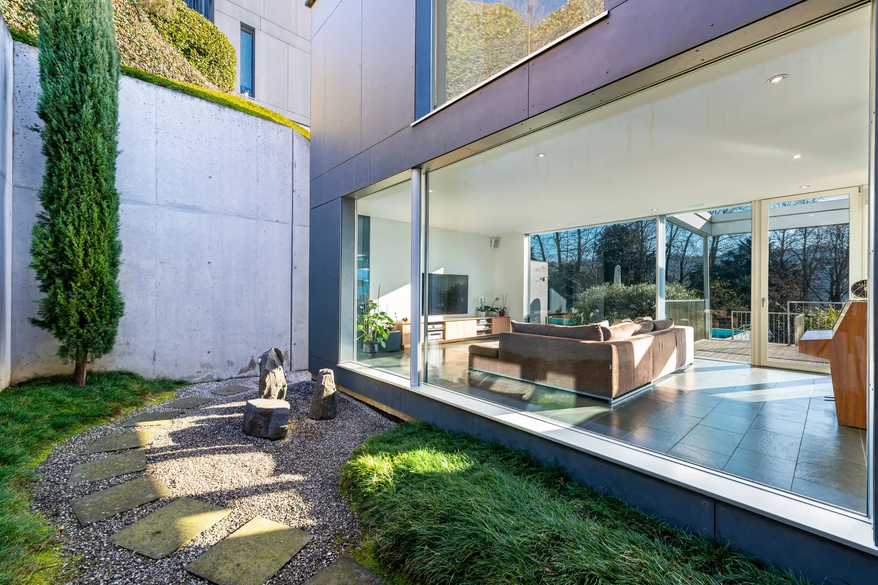 Exterior photo 2