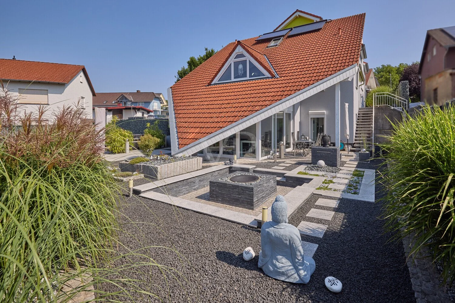 Exterior photo 2