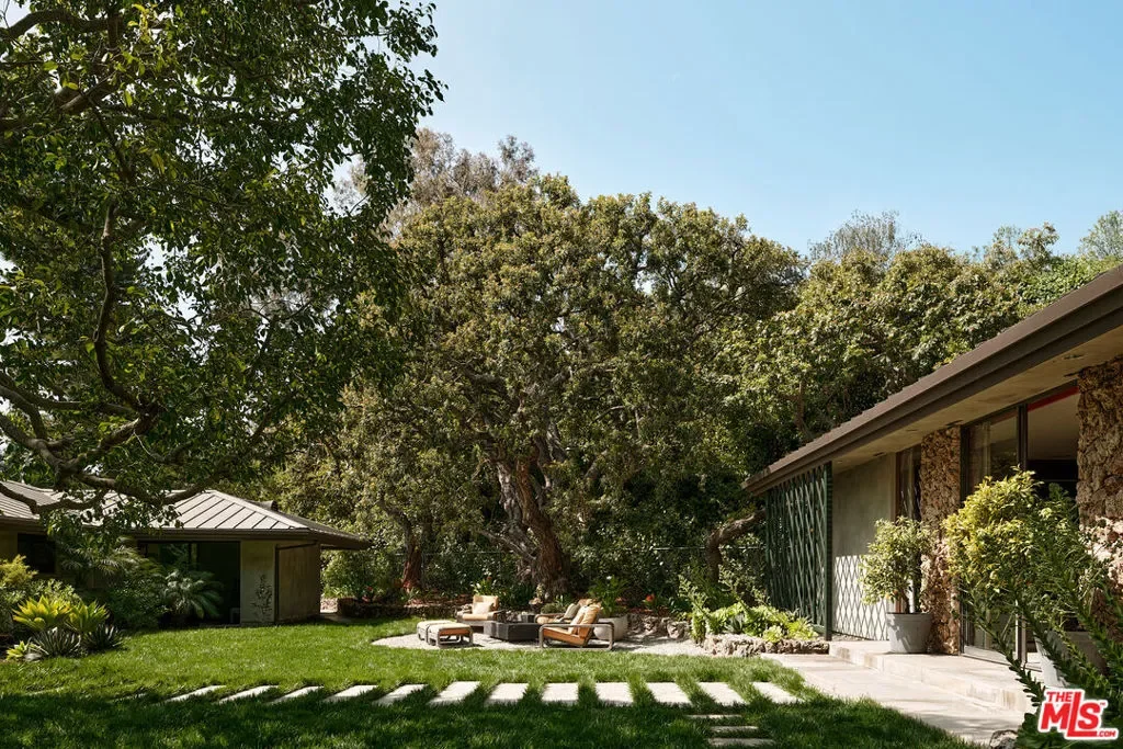1117 N Beverly Drive, Beverly Hills, California, United States. - Photo 28