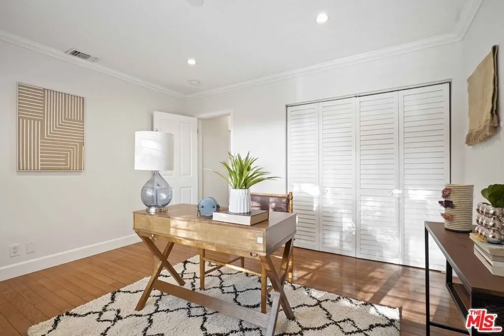 2452 N Altadena Drive, Altadena, California, United States. - Photo 15