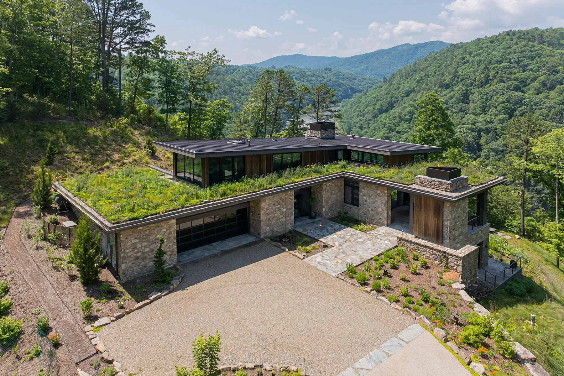 112 Moon Shadow Lane, Marshall, NC 28753, Marshall, North Carolina, United States. - Photo 2