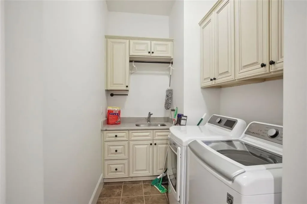 525 FOREST HILLS Drive, Atlanta, Georgia, United States. - Photo 25