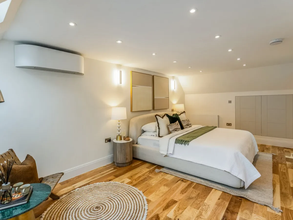 Cadogan Lane, London, SW1X, London, England, United Kingdom. - Photo 19
