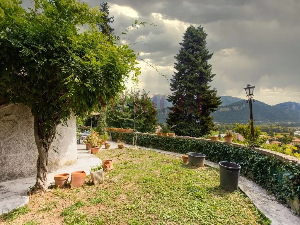 Via Vittorio Veneto, Airuno, Lombardy, Italy. - Photo 17