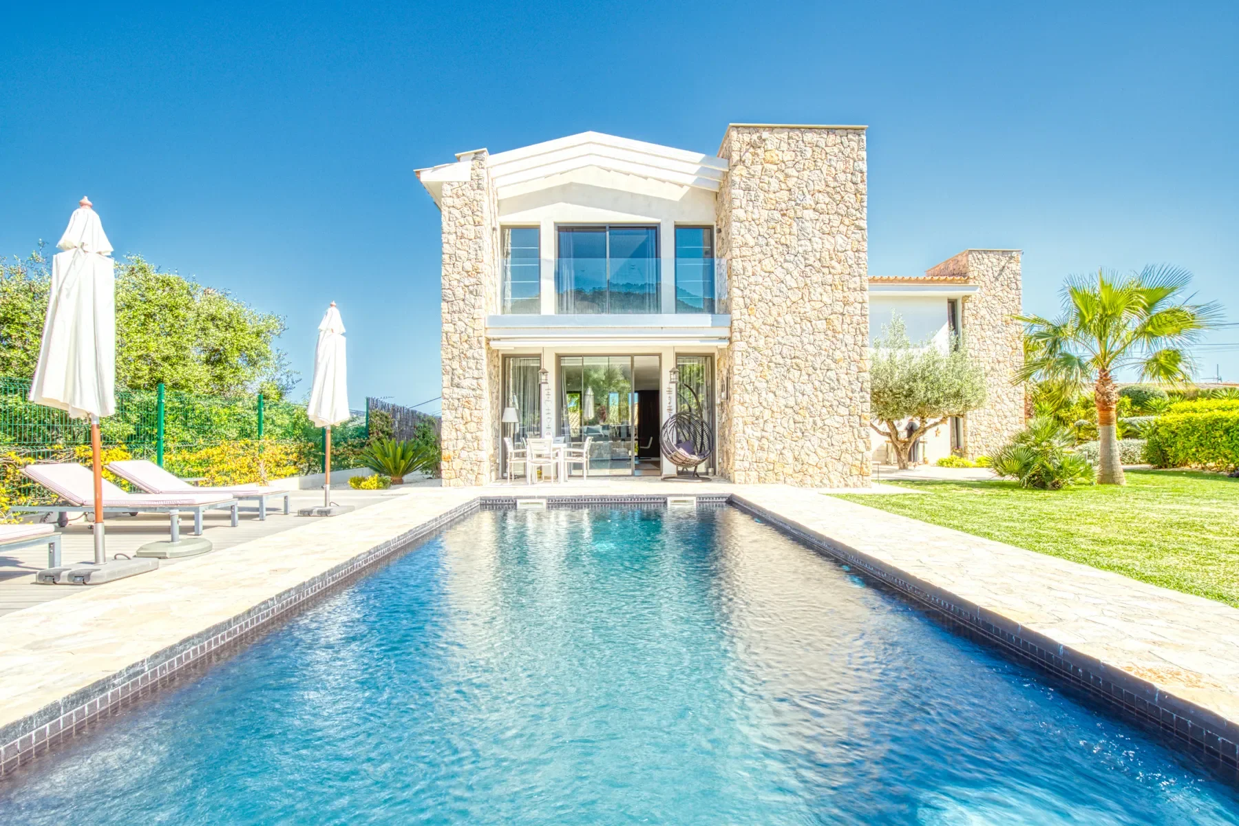 Exterior photo 2