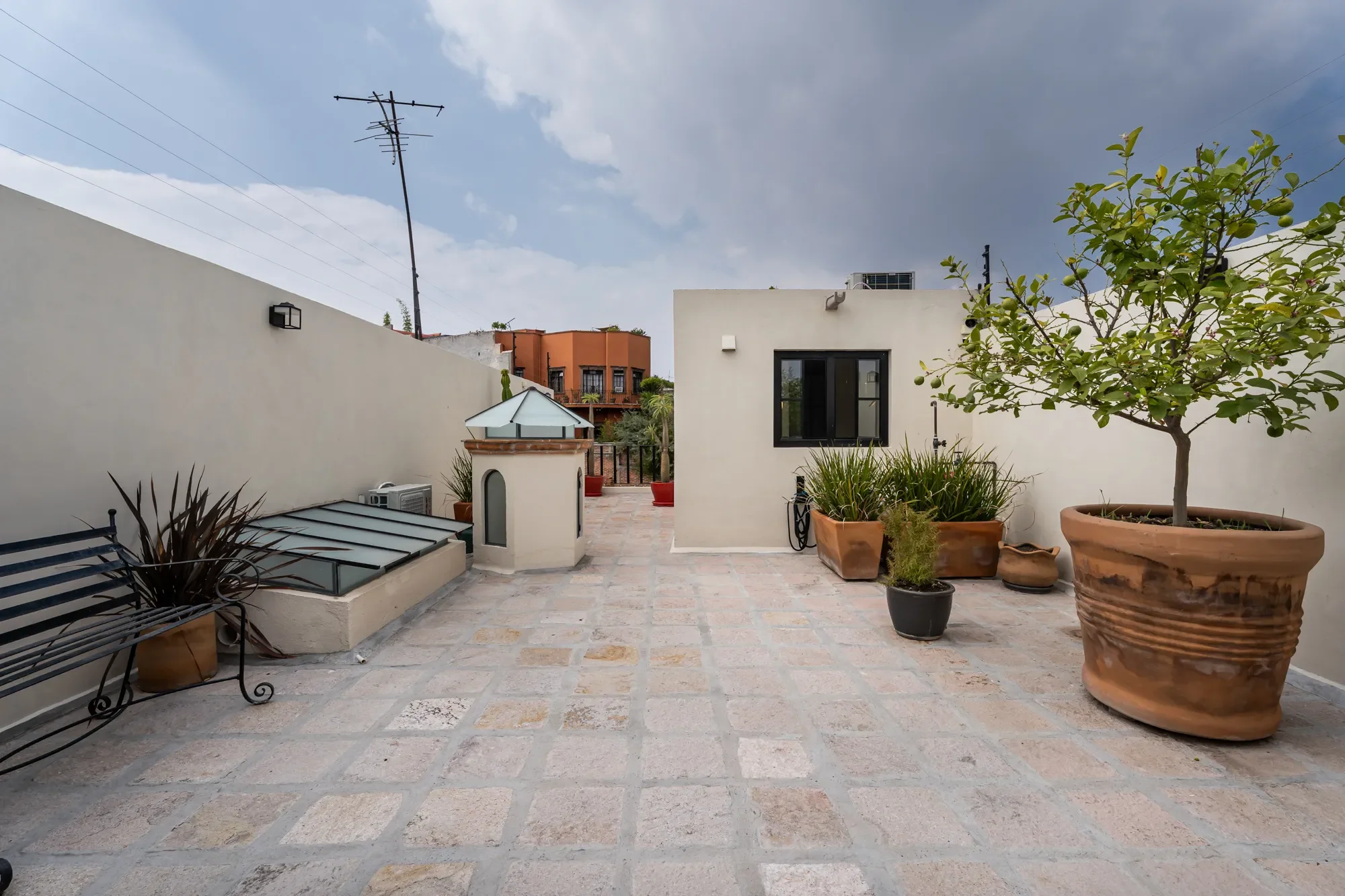 Exterior photo 10