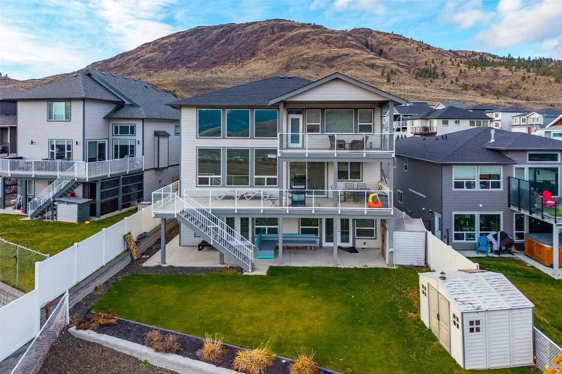 Exterior photo 7