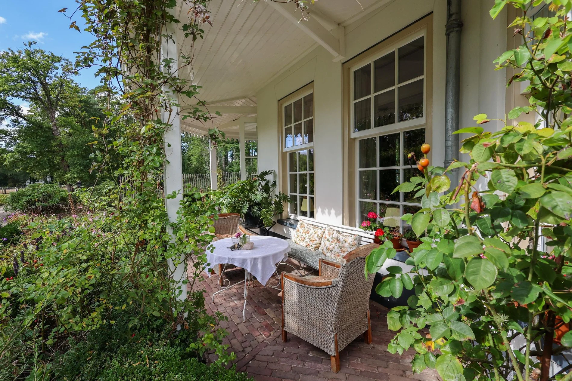 Exterior photo 10