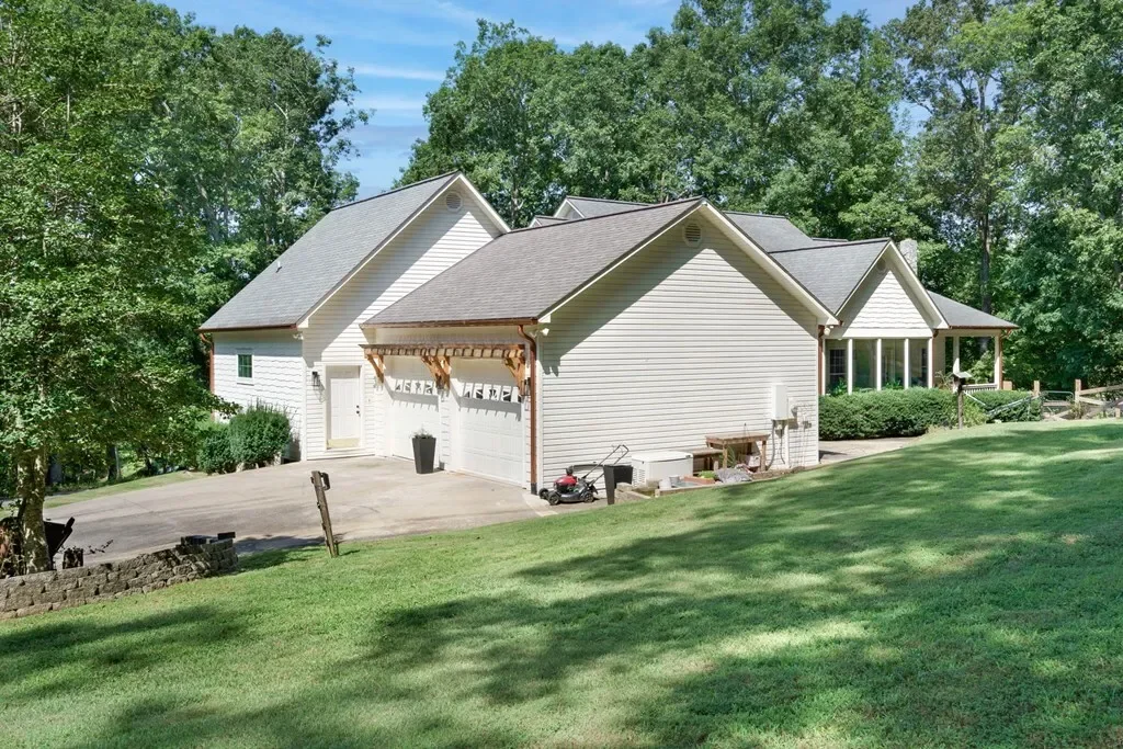 211 W Oakcrest Drive, Blue Ridge, Georgia, United States. - Photo 8