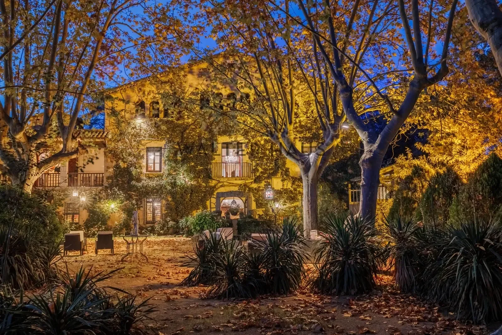 Exterior photo 5