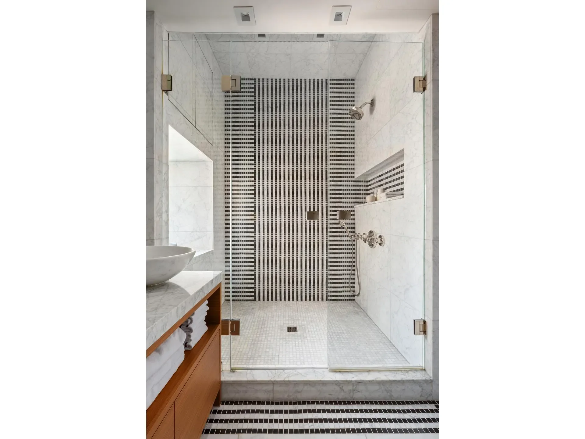 Chez 66, 21 E 66TH ST, New York, New York, United States. - Photo 16