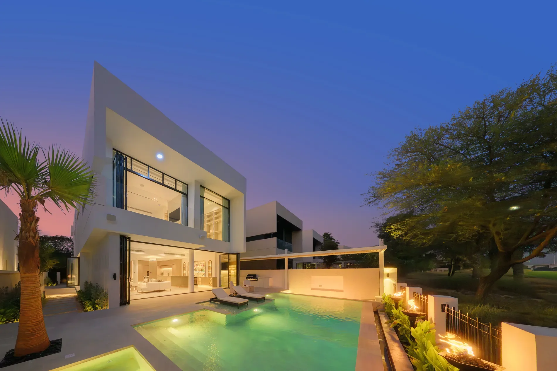 Exterior photo 5