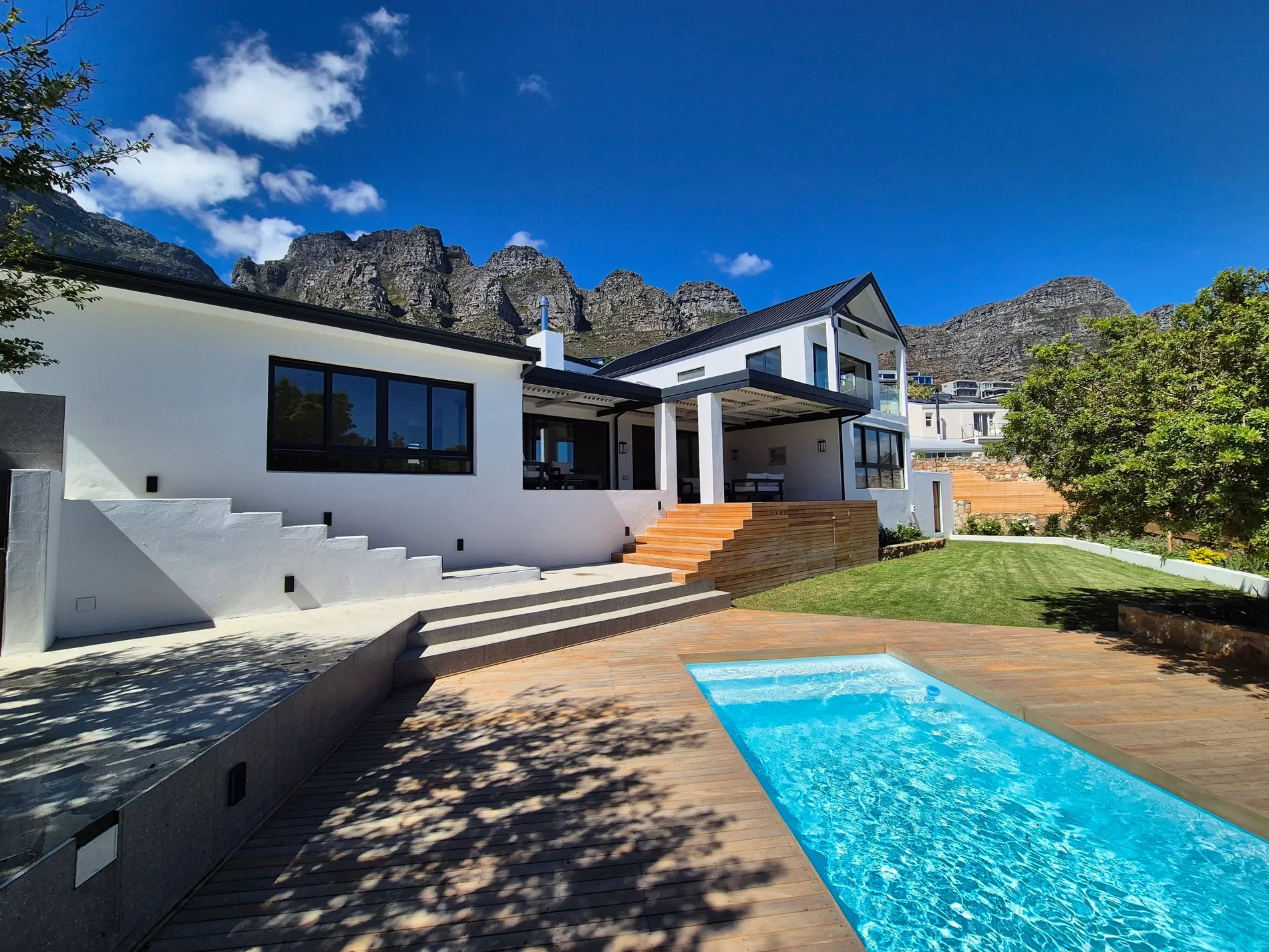 Exterior photo 2