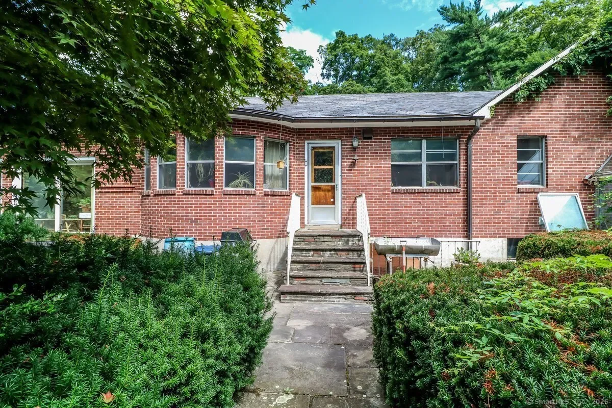32 Locust Road, Greenwich, Connecticut, United States. - Photo 28