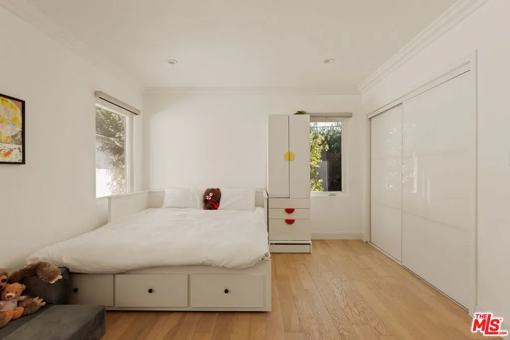 6448 Peach Avenue, Los Angeles, California, United States. - Photo 6