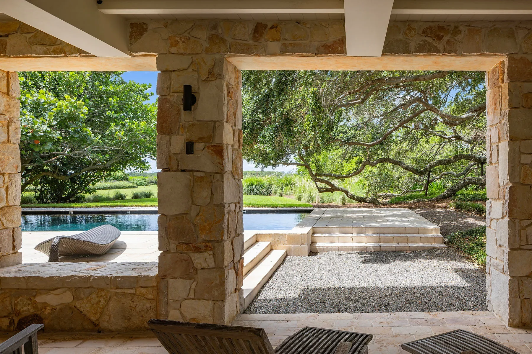 Exterior photo 11