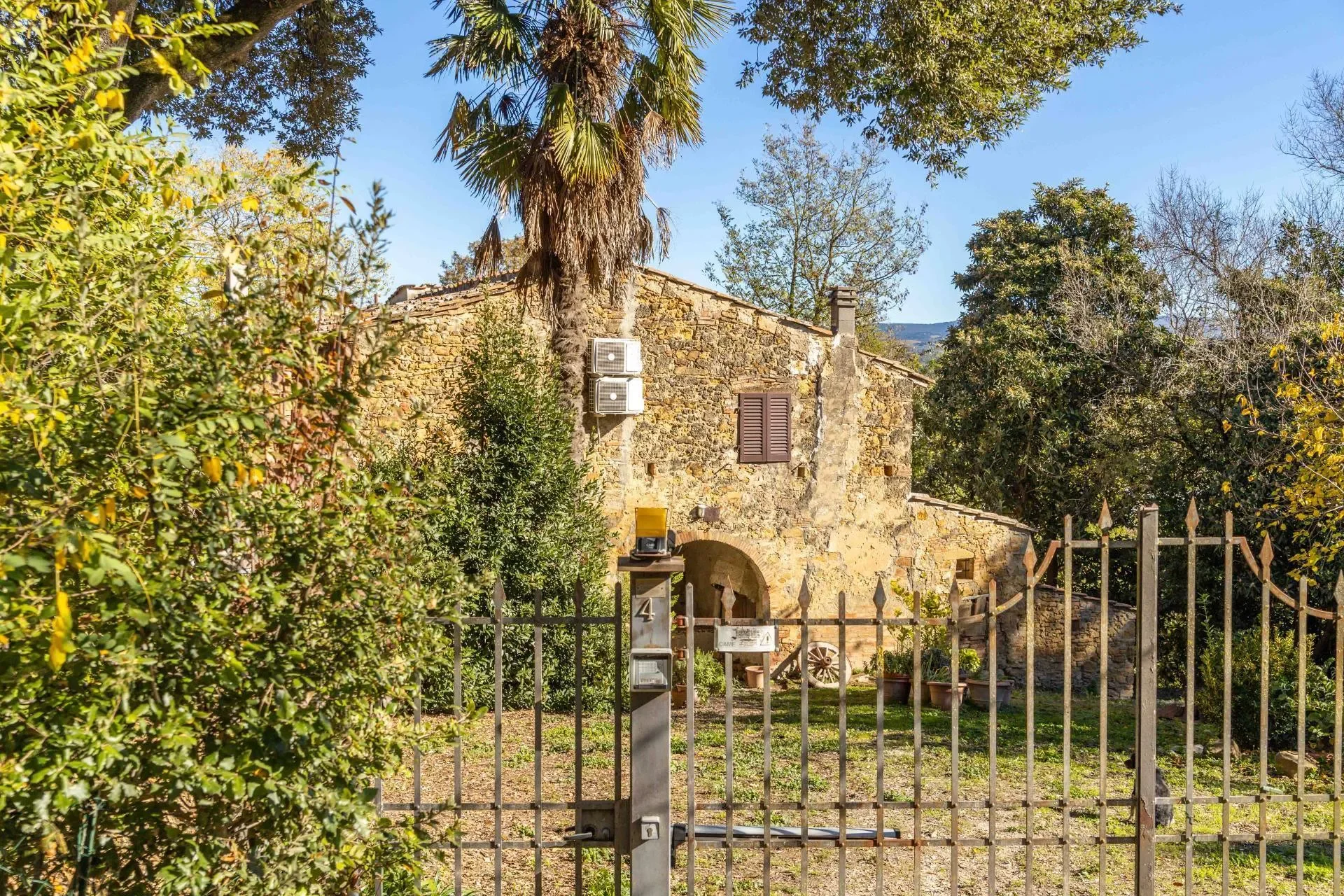 Exterior photo 9