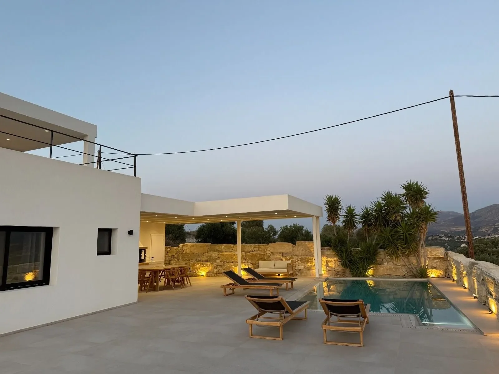 Exterior photo 5